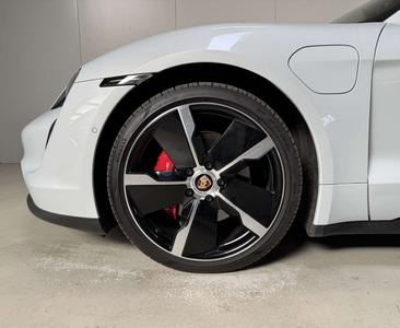Porsche Taycan 4S — photo 7