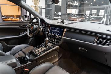Porsche Macan T — photo 8
