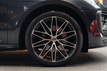 Porsche Macan T — photo 14