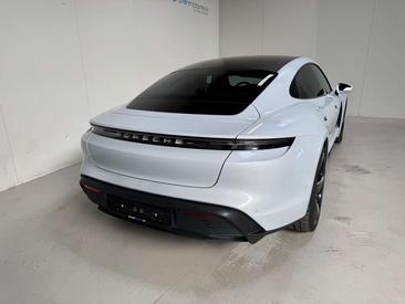 Porsche Taycan 4S — photo 27