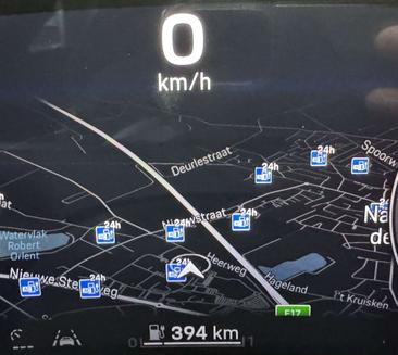 Porsche Taycan 4S — photo 29
