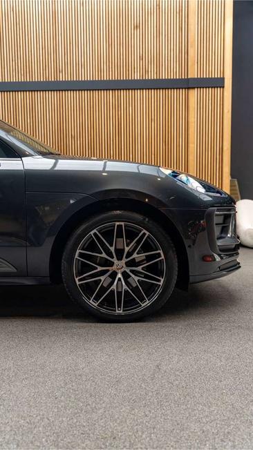 Porsche Macan T — photo 23