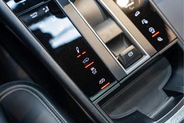 Porsche Macan T — photo 35