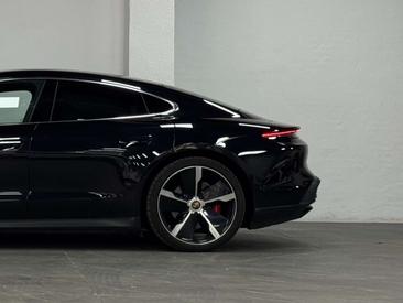 Porsche Taycan 4S — photo 16