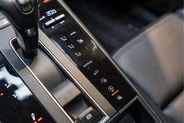 Porsche Macan T — photo 37