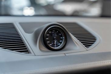 Porsche Macan T — photo 38
