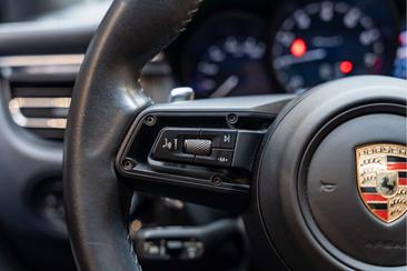 Porsche Macan T — photo 39