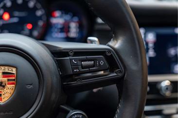 Porsche Macan T — photo 40