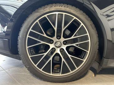 Porsche Taycan — photo 4