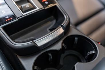 Porsche Macan T — photo 42