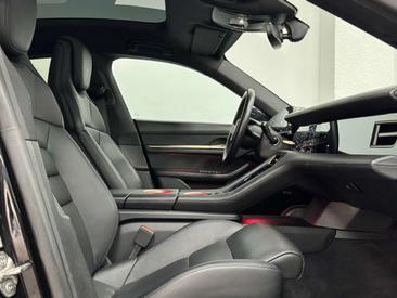Porsche Taycan 4S — photo 40
