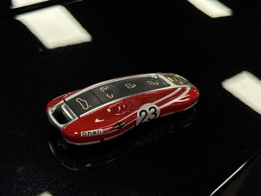 Porsche Taycan 4S — photo 49
