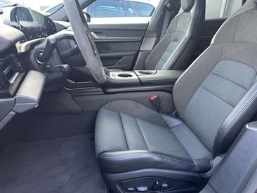 Porsche Taycan — photo 10