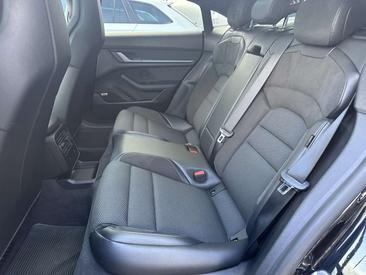 Porsche Taycan — photo 12