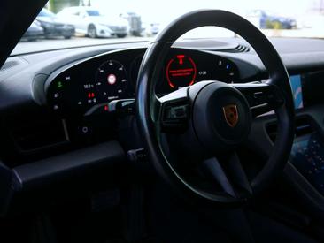 Porsche Taycan 4S — photo 11