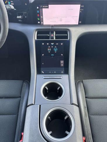 Porsche Taycan — photo 14