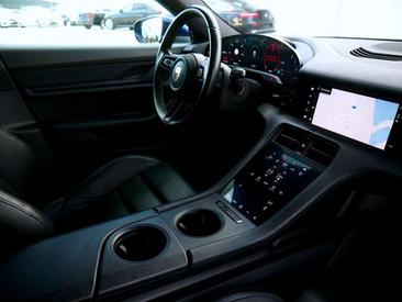 Porsche Taycan 4S — photo 13