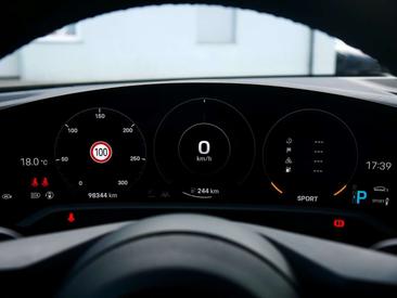 Porsche Taycan 4S — photo 15