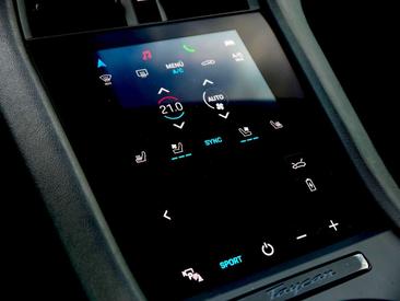 Porsche Taycan 4S — photo 19