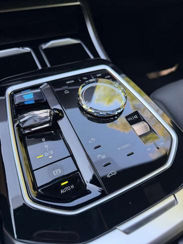 BMW I7 XDrive60 — photo 11