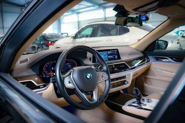 BMW Série 7 730d — photo 13
