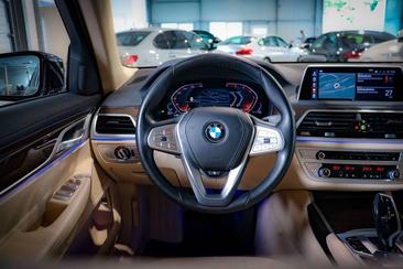 BMW Série 7 730d — photo 16