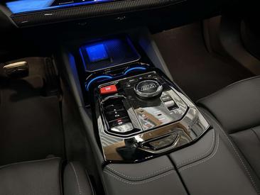 BMW M5 — photo 10