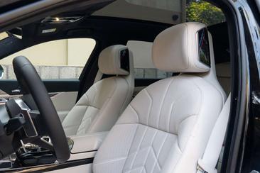 BMW Série 7 M Sport 740d — photo 12