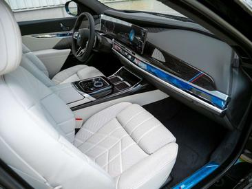 BMW Série 7 M Sport 740d — photo 25