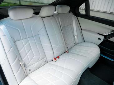 BMW Série 7 M Sport 740d — photo 27