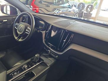 Volvo XC60 B5 R-Design — photo 12