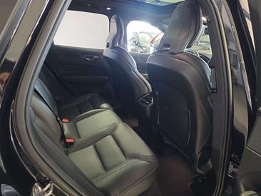Volvo XC60 B5 R-Design — photo 13