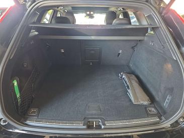 Volvo XC60 B5 R-Design — photo 14