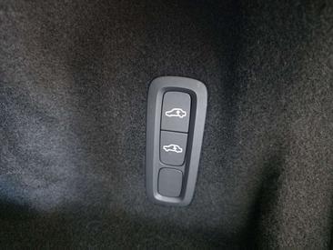 Volvo XC60 B5 R-Design — photo 15