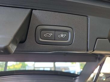 Volvo XC60 B5 R-Design — photo 16