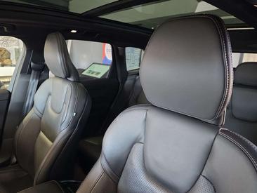 Volvo XC60 B5 R-Design — photo 21