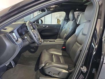 Volvo XC60 B5 R-Design — photo 22