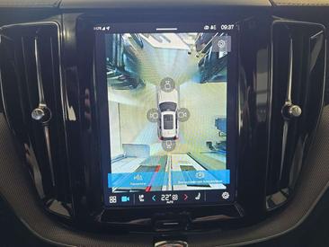 Volvo XC60 B5 R-Design — photo 25