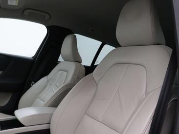 Volvo XC40 T5 Recharge Core — photo 12