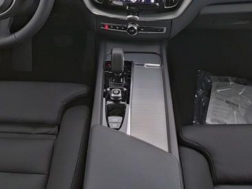 Volvo XC60 — photo 6