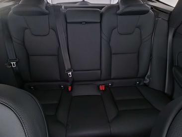 Volvo XC60 — photo 13