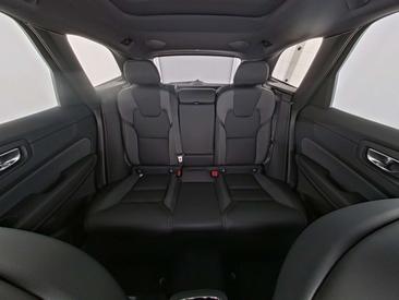 Volvo XC60 B5 — photo 7