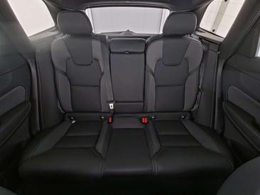 Volvo XC60 B5 — photo 13