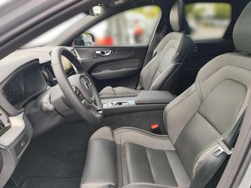 Volvo XC60 B5 Plus 2025 Gris — photo 17