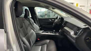 Volvo XC60 B4 Core — photo 9