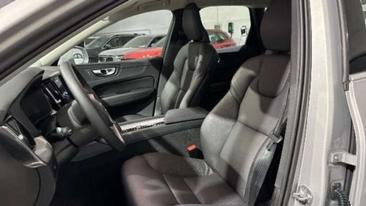 Volvo XC60 B4 Core — photo 10