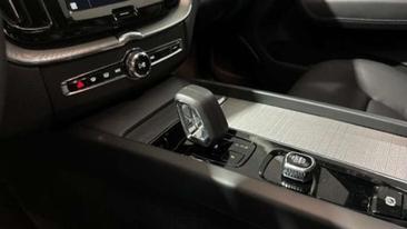 Volvo XC60 B4 Core — photo 17