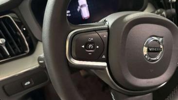 Volvo XC60 B4 Core — photo 18