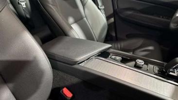 Volvo XC60 B4 Core — photo 25