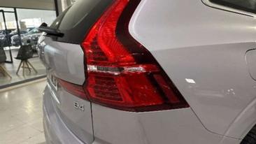 Volvo XC60 B4 Core — photo 27